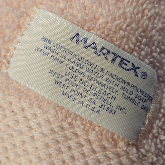 Luxurious Pink Bath Towels with Lace Trim - Picture 5 of 5